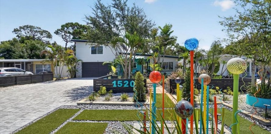 Villa ou maison à Gulfport, Floride 4 chambres, 200.85 m2 № 2419385