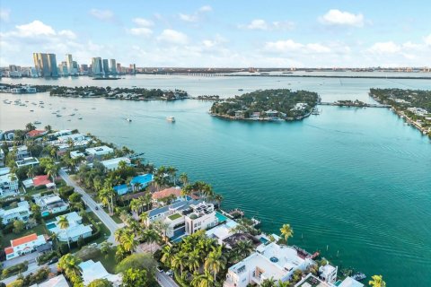 Casa en venta en Miami Beach, Florida, 5 dormitorios, 380.9 m2 № 2033828 - foto 18