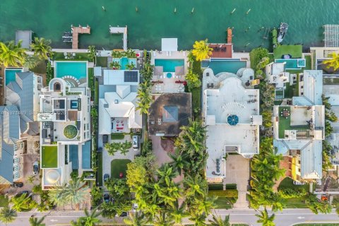 Casa en venta en Miami Beach, Florida, 5 dormitorios, 380.9 m2 № 2033828 - foto 20