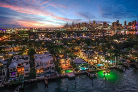 Casa en venta en Miami Beach, Florida, 5 dormitorios, 380.9 m2 № 2033828 - foto 3