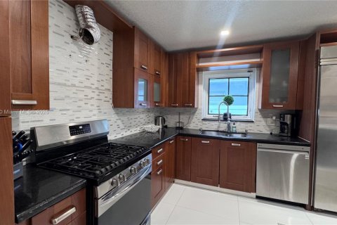 Casa en alquiler en Hollywood, Florida, 4 dormitorios, 185.99 m2 № 2085393 - foto 25