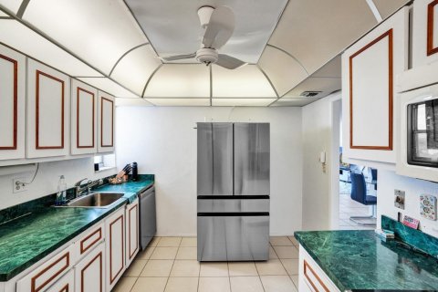 Condo in Pompano Beach, Florida, 2 bedrooms  № 1210470 - photo 1
