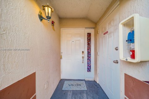 Купить кондоминиум в Хомстед, Флорида 2 спальни, 76.37м2, № 2064766 - фото 3