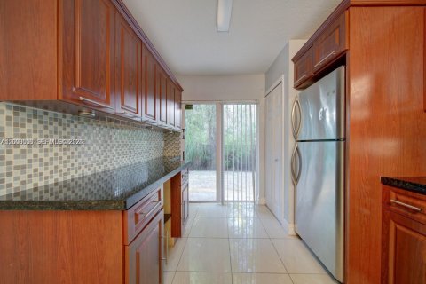 Купить кондоминиум в Хомстед, Флорида 2 спальни, 76.37м2, № 2064766 - фото 12