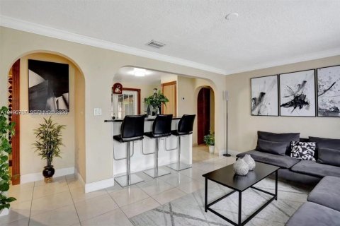 House in Fort Lauderdale, Florida 3 bedrooms, 79.9 sq.m. № 2401307 - photo 3