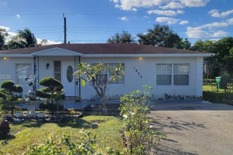 House in Fort Lauderdale, Florida 3 bedrooms, 79.9 sq.m. № 2401307 - photo 13