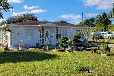 House in Fort Lauderdale, Florida 3 bedrooms, 79.9 sq.m. № 2401307 - photo 14