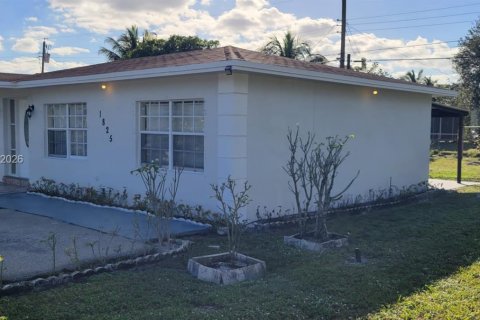 House in Fort Lauderdale, Florida 3 bedrooms, 79.9 sq.m. № 2401307 - photo 18