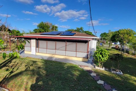 House in Fort Lauderdale, Florida 3 bedrooms, 79.9 sq.m. № 2401307 - photo 19