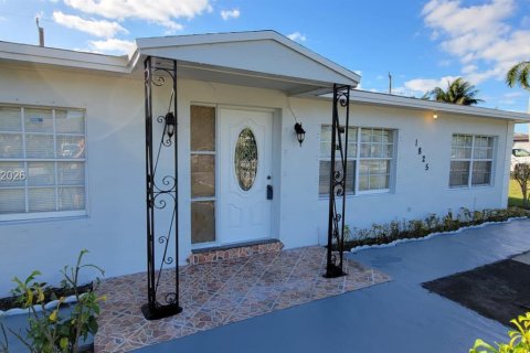 House in Fort Lauderdale, Florida 3 bedrooms, 79.9 sq.m. № 2401307 - photo 17