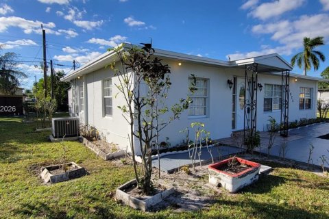 House in Fort Lauderdale, Florida 3 bedrooms, 79.9 sq.m. № 2401307 - photo 12