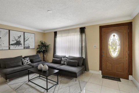 House in Fort Lauderdale, Florida 3 bedrooms, 79.9 sq.m. № 2401307 - photo 10
