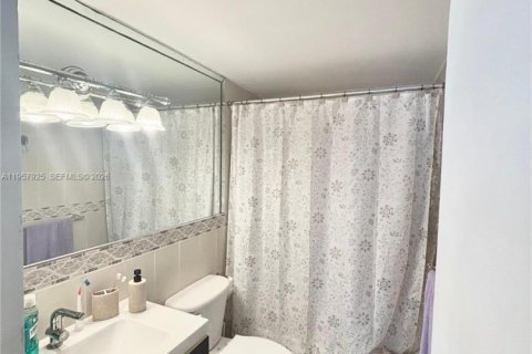 Снять в аренду квартиру в Майами, Флорида 2 спальни, 91.97м2, № 2027951 - фото 5