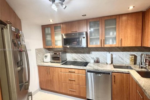 Снять в аренду квартиру в Майами, Флорида 2 спальни, 91.97м2, № 2027951 - фото 9