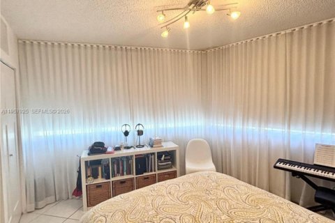 Снять в аренду квартиру в Майами, Флорида 2 спальни, 91.97м2, № 2027951 - фото 25