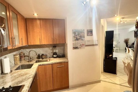 Снять в аренду квартиру в Майами, Флорида 2 спальни, 91.97м2, № 2027951 - фото 10