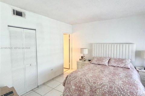 Снять в аренду квартиру в Майами, Флорида 2 спальни, 91.97м2, № 2027951 - фото 19