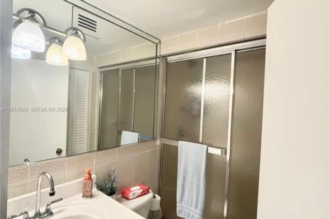 Снять в аренду квартиру в Майами, Флорида 2 спальни, 91.97м2, № 2027951 - фото 13