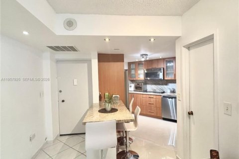 Снять в аренду квартиру в Майами, Флорида 2 спальни, 91.97м2, № 2027951 - фото 15