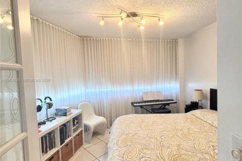 Снять в аренду квартиру в Майами, Флорида 2 спальни, 91.97м2, № 2027951 - фото 26