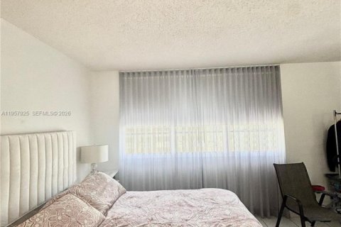 Снять в аренду квартиру в Майами, Флорида 2 спальни, 91.97м2, № 2027951 - фото 22