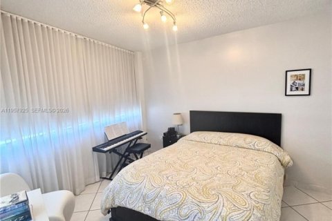 Снять в аренду квартиру в Майами, Флорида 2 спальни, 91.97м2, № 2027951 - фото 24