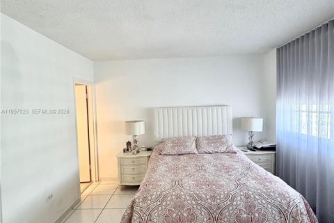 Снять в аренду квартиру в Майами, Флорида 2 спальни, 91.97м2, № 2027951 - фото 20