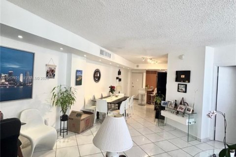 Снять в аренду квартиру в Майами, Флорида 2 спальни, 91.97м2, № 2027951 - фото 17