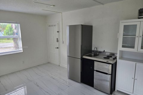 Commercial property in Fort Lauderdale, Florida 205.22 sq.m. № 1994777 - photo 5