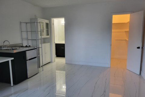 Commercial property in Fort Lauderdale, Florida 205.22 sq.m. № 1994777 - photo 4