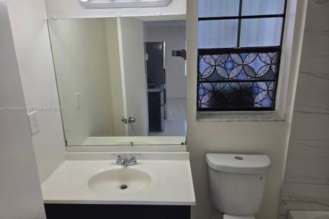 Commercial property in Fort Lauderdale, Florida 205.22 sq.m. № 1994777 - photo 8