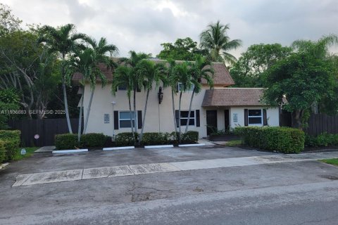 Commercial property in Fort Lauderdale, Florida 205.22 sq.m. № 1994777 - photo 1