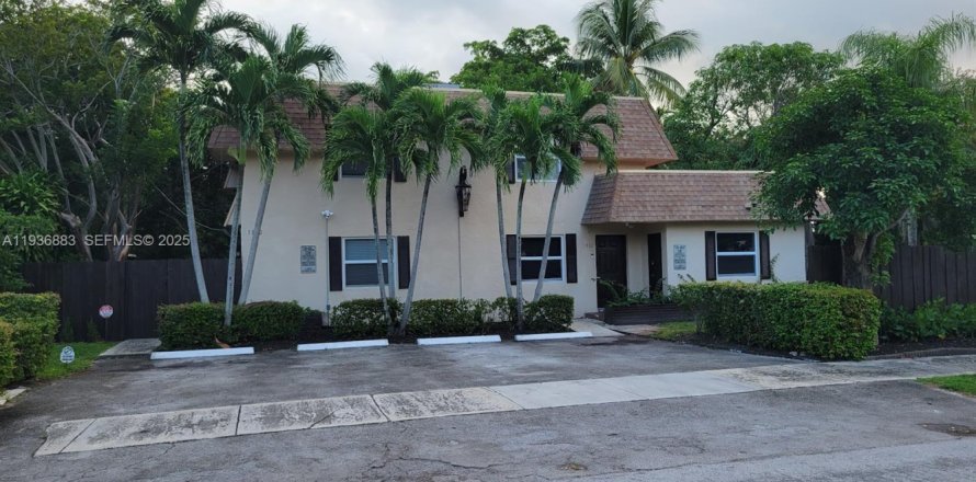 Commercial property in Fort Lauderdale, Florida 205.22 sq.m. № 1994777