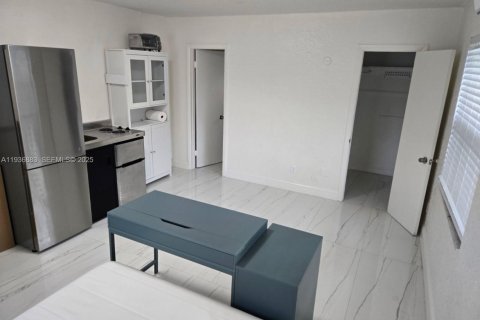 Commercial property in Fort Lauderdale, Florida 205.22 sq.m. № 1994777 - photo 6