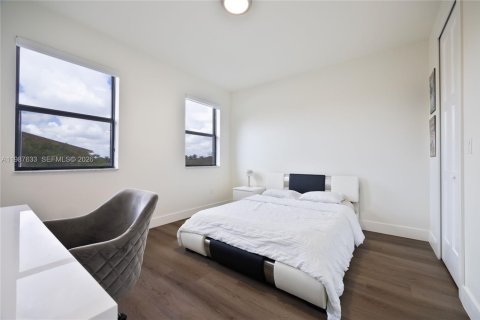 Casa en venta en Miami, Florida, 4 dormitorios, 266.63 m2 № 2057779 - foto 23