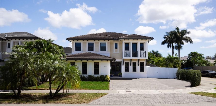 Casa en Miami, Florida 4 dormitorios, 266.63 m2 № 2057779