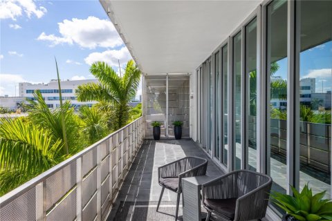 Снять в аренду кондоминиум в Майами-Бич, Флорида 2 спальни, 94.2м2, № 1969592 - фото 16