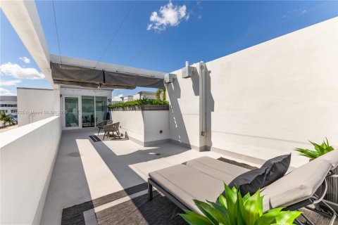 Снять в аренду кондоминиум в Майами-Бич, Флорида 2 спальни, 94.2м2, № 1969592 - фото 28