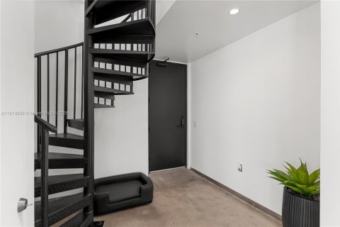 Снять в аренду кондоминиум в Майами-Бич, Флорида 2 спальни, 94.2м2, № 1969592 - фото 25