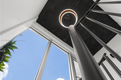 Снять в аренду кондоминиум в Майами-Бич, Флорида 2 спальни, 94.2м2, № 1969592 - фото 27