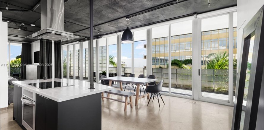 Кондоминиум с 2 спальнями в Майами-Бич, Флорида № 1969592