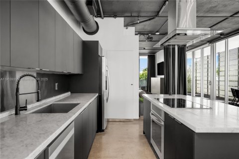 Снять в аренду кондоминиум в Майами-Бич, Флорида 2 спальни, 94.2м2, № 1969592 - фото 5