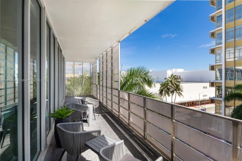 Снять в аренду кондоминиум в Майами-Бич, Флорида 2 спальни, 94.2м2, № 1969592 - фото 17