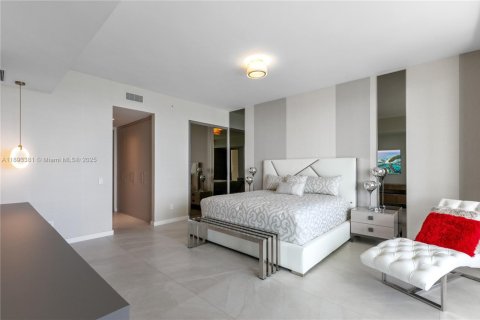 Condo in Sunny Isles Beach, Florida, 4 bedrooms  № 1946035 - photo 17