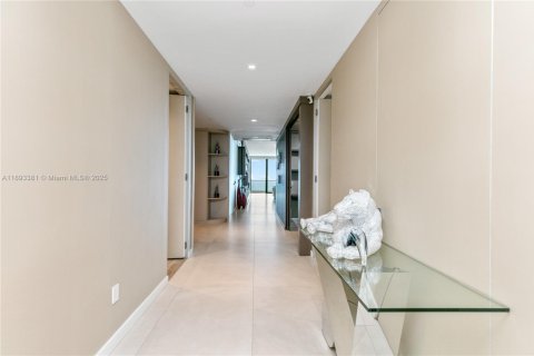 Condo in Sunny Isles Beach, Florida, 4 bedrooms  № 1946035 - photo 13