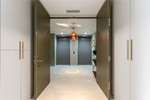 Condo in Sunny Isles Beach, Florida, 4 bedrooms  № 1946035 - photo 28