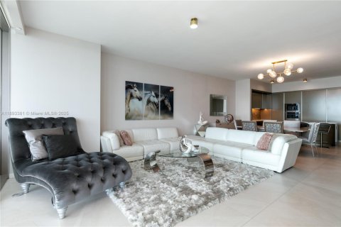 Condo in Sunny Isles Beach, Florida, 4 bedrooms  № 1946035 - photo 14