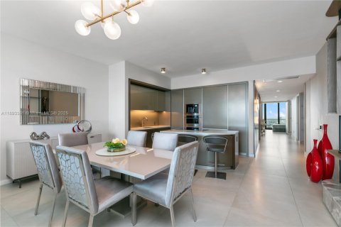 Condo in Sunny Isles Beach, Florida, 4 bedrooms  № 1946035 - photo 12