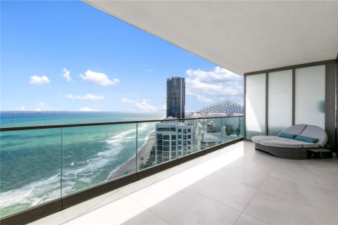 Condo in Sunny Isles Beach, Florida, 4 bedrooms  № 1946035 - photo 1