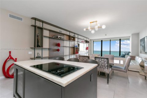 Condo in Sunny Isles Beach, Florida, 4 bedrooms  № 1946035 - photo 10